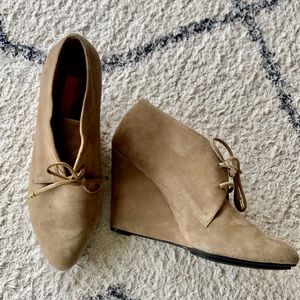 Isaac Mizrahi Suede William Wedge Bootie, Taupe